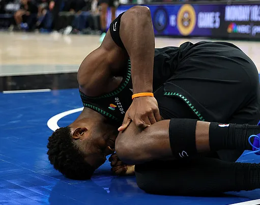 kaiyun-Shams：爱德华兹的左膝将接受进一步检查，此前始终带伤出战